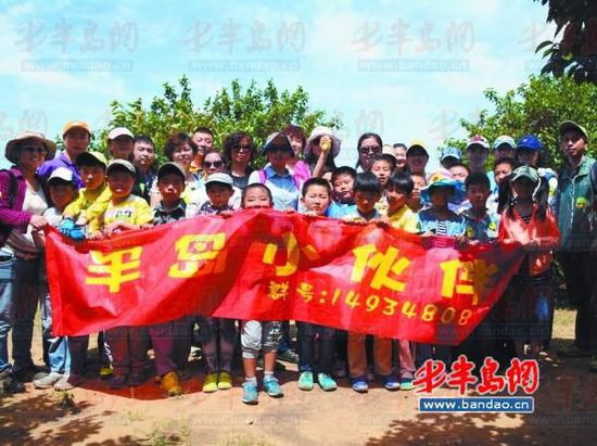 5��17�գ��μӰ뵺С�����֯��ӣ�Ҳ�ժ���С���Ѻͼҳ��Ǻ�Ӱ���