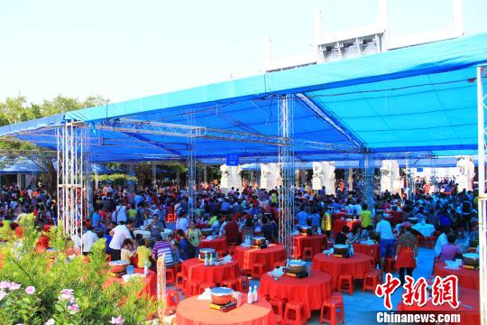 12�գ��㶫�Ϻ�����ɽ�ٰ�����ի��ʢ�ᣬ�ۿ�ǧϯ�����̾�ΰ����