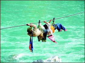 �����ɽ���ԭ��ŭ���������ǹ�������Ҫ��ʽ,�����˿��Թ�,����ƥҲ���������ַ�������,��������һ�ֳ������ŭ���˴������ǵĶɽ�������