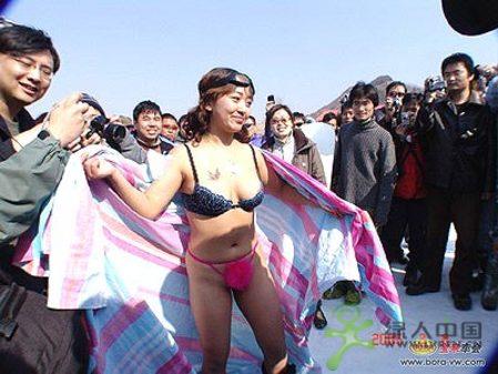 ��̬��ǧ�Ļ�ѩŮ��