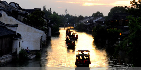 ����<span class=lxw>[ע: ͩ�������Թŷ�����ǧ����������������ٺӶ��������Ŷ��У�������紿�ӣ��ǽ���ˮ�硰С�š���ˮ���˼ҡ��ĵ䷶��ͬʱ������������С����û�е���ˮ�����D�Dˮ�������ɴ��ֱ���Ϊ���й�������ˮ�˼ҡ���]</span>��ϼ-������Ӱ