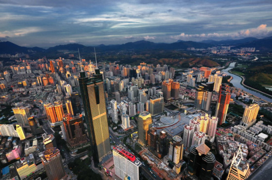 ����<span class=lxw>[ע: ������-�����У�Shenzhen�������й���½�㶫ʡ�϶˵�һ����ʡ�����У�Ҳ���л����񹲺͹�����ƻ�������֮һ�������еġ����ڡ����������������޺�������ɽ���������������ھ��������ķ�Χ��]</span>֮�۹�����-������Ӱ