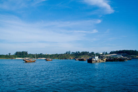 ��޵�<span class=lxw>[ע: ��޵���һ��λ�ڹ���׳���������������Ϸ������庣��ĺ��������й���󡢵�������������Ļ�ɽ�����õ�λ�ڱ������в������ٹ��������У��������ݰ뵺��������б�������ڣ����뺣�ϵ�������������������Խ�ϡ�]</span>ɢƬ-��Ȼ�羰