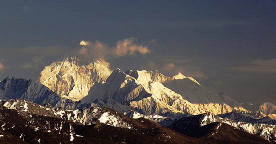 Ϧ���µĹ���ѩɽ-���ϵ���