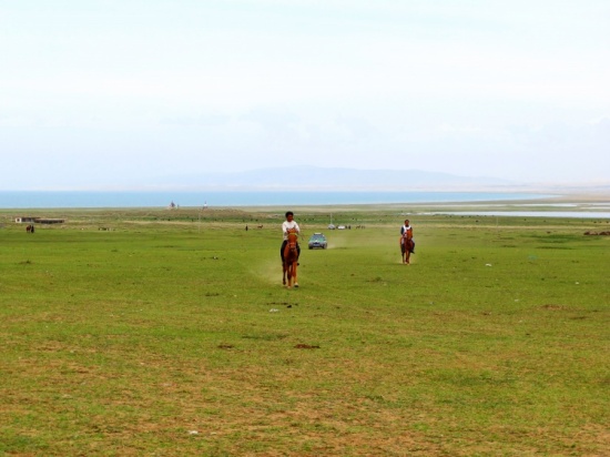 ����ɽ<span class=lxw>[ע: ����ɽ�������ຣʡ��Դ������40���������ɽ����������Դ�ء������صĽ��紦�������ຣʡ�ڡ�������ˮϵ��ˮ���ũ��������Ȼ�ֽ��ߣ�]</span>��һ���޼ʵ���Ұ��ã-��Ȼ�羰