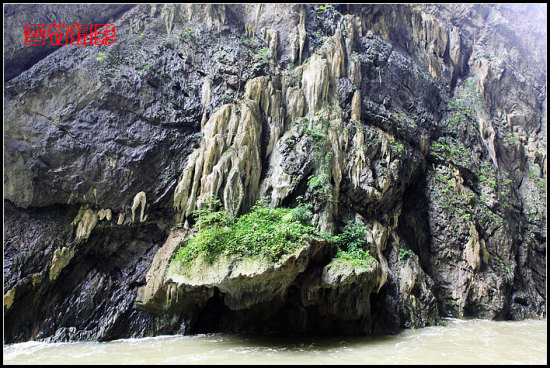 ����<span class=lxw>[ע: ����ʡ-����ʡΪ�й���һ��ʡ�����ǭ����λ���й����ϲ��������Ĵ������죬�Ͻӹ���,�������,�������ϣ����ڱ�γ24��30�䡫29��13�䣬����103��31�䡫109��30�䡣]</span>���߿׾�ɫ-���ϵ���