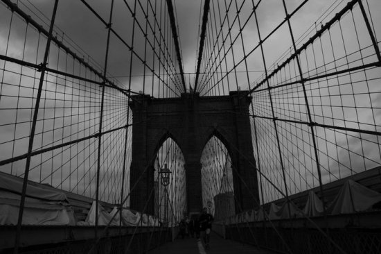 ŦԼ<span class=lxw>[ע: ������һ����к͵�һ��ۿڣ���������ҵ�����ں;��õ����ģ�λ�ڹ������ע�������ĺӿڴ����ӵ����Ͽ���ŦԼ�������ٵ�(Manhattan Island)��]</span>��³���ִ���-������Ӱ