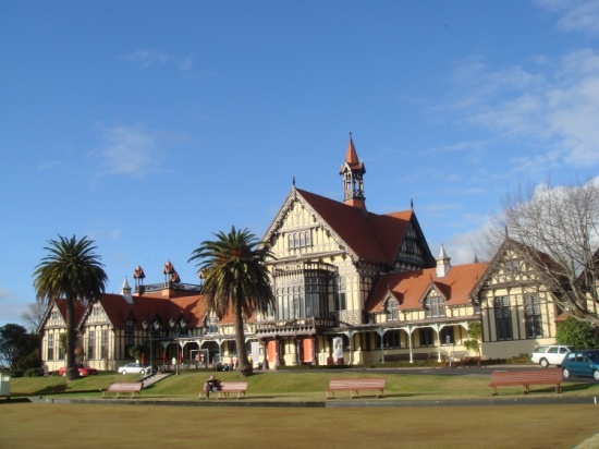 ͯ��������<span class=lxw>[ע: ������(Ӣ�New Zealand��������ʩ�أ�ë���Aotearoa�����룺�����������ߡ�����Ϊ��������֮�硱����ͨ�����������Ǹ�������ң�λ��̫ƽ�����ϲ������Ĵ�����Լ1,600���]</span>-��Ȼ�羰