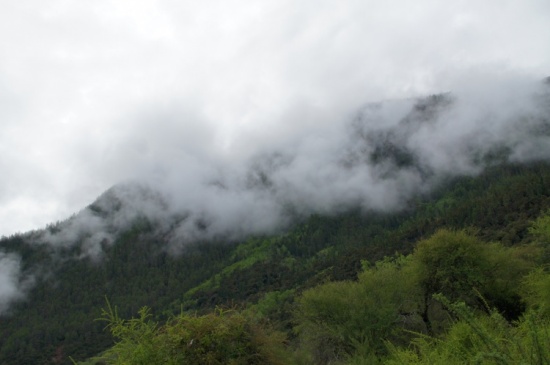 ����<span class=lxw>[ע: ����������λ���л����񹲺͹����ϱ����ظ�ԭ�����ϲ�������78��25����99��06�䣬��γ26��44����36��32��֮�䡣]</span>��֥<span class=lxw>[ע: ��֥Ϊ�й�������������Ͻ��һ��������λ�����ض�����ƽ������3100�ס������Լ11.7��ƽ������˿�14��ࡣ��֥������Ȼ�����������]</span>-��³�ز�����Ͽ��<span class=lxw>[ע: ��Ͽ�� �����㶫��Ͽ��λ����Դ�������δ��򣬾ྩ����ٹ�·��Դ����70ǧ�ס�Ͽ�ȳ���15ǧ�ף���300���ף���ʯӢɰ�ҡ�]</span>�����;-���ϵ���