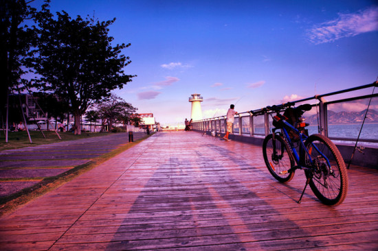 ��֮�ǡ�����<span class=lxw>[ע: ������-�����У�Shenzhen�������й���½�㶫ʡ�϶˵�һ����ʡ�����У�Ҳ���л����񹲺͹�����ƻ�������֮һ�������еġ����ڡ����������������޺�������ɽ���������������ھ��������ķ�Χ��]</span>-������Ӱ