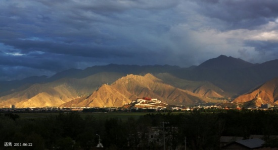 ��Ϧ����<span class=lxw>[ע: ������-������λ�ڹ㶫ʡ�����غ��������1271ƽ��ǧ�ס����˿�47���ˣ�2003�꣩��������Ͻ8����֯�T���̴塢Ϫͷ������ɳ�ǡ��嶴�����ס����ڣ���]</span>��-��Ȼ�羰