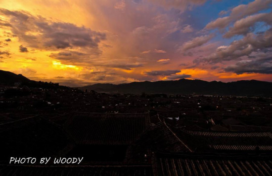 ����<span class=lxw>[ע: �������й�������������һ���ؼ��С�2002��ȫ�����˿�111���ˡ�����һ���羰������Ҳ���й������ı����൱��õ���������ųǡ�]</span>�ų�-������Ӱ