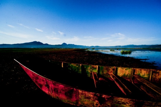 �������к�<span class=lxw>[ע: ���к�-���к� ���к�λ�������س�����8���ﴦ�����а��в������ճ�����ĵط������к���һ��ʪ����Ȼ����������ԭ����ˮƽ�羵������ѩɽ�ĵ�Ӱ�����ɼ���]</span>ʪ�ر�����-���ϵ���