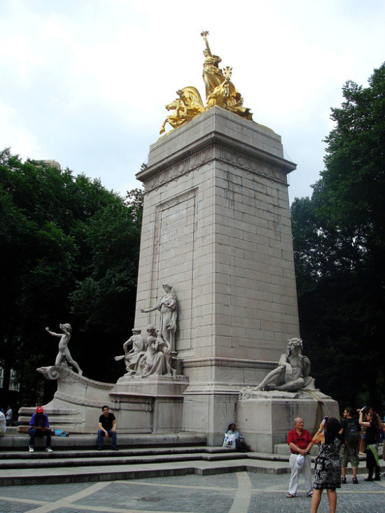 ŦԼ<span class=lxw>[ע: ������һ����к͵�һ��ۿڣ���������ҵ�����ں;��õ����ģ�λ�ڹ������ע�������ĺӿڴ����ӵ����Ͽ���ŦԼ�������ٵ�(Manhattan Island)��]</span>���빫԰-������Ӱ