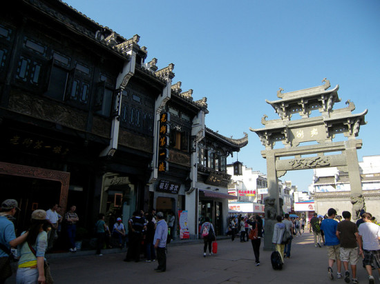 ��Ϫ<span class=lxw>[ע: ��Ϫ��-��Ϫ��λ�ڰ���ʡ�ϲ����ǻ�ɽ����Ͻ�������������Ϸֱ����������������ڣ�������������ؽ�����-tunxiqu]</span>�Ͻ���Ӱ-������Ӱ