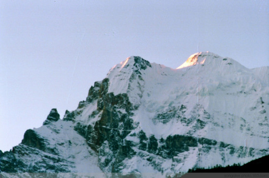 �Ƕ�<span class=lxw>[ע: �Ƕ��羰����λ�ڸ������ϲ������������羳�ڣ������������ա������¡���ŵ�༪����ѩ��Ϊ������.-yading]</span>����ɽ<span class=lxw>[ע: ȫ����ɽ����ɭ�ֹ�԰λ�ڰ���ʡ������ȫ���س�����15��������羳�ڣ�Ϊ������ˮ��������������������������ɽһ����С�]</span>-���ϵ���