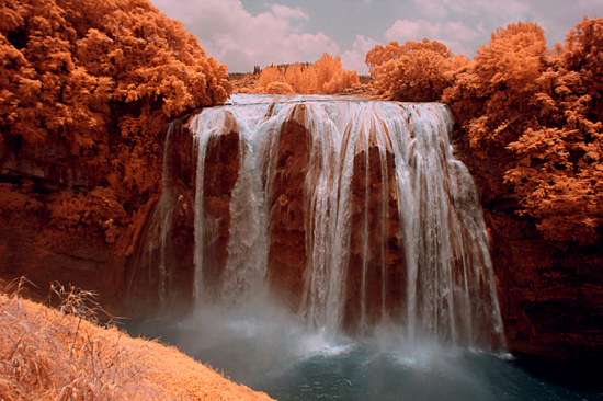 ��ɫ������Ӱ:�ƹ����ٲ�<span class=lxw>[ע: �ƹ����ٲ�-�ƹ����ٲ������������ٲ����ǹ��ݵ�һʤ�����й���һ���ٲ���Ҳ������������׳�۵��ٲ�֮һ������ȫ�����Ƕ�λϵͳ(GPS)�ȿ�ѧ�ֶΣ�]</span>-���ϵ���