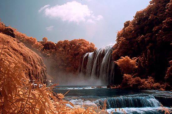 ��ɫ������Ӱ:�ƹ����ٲ�-���ϵ���