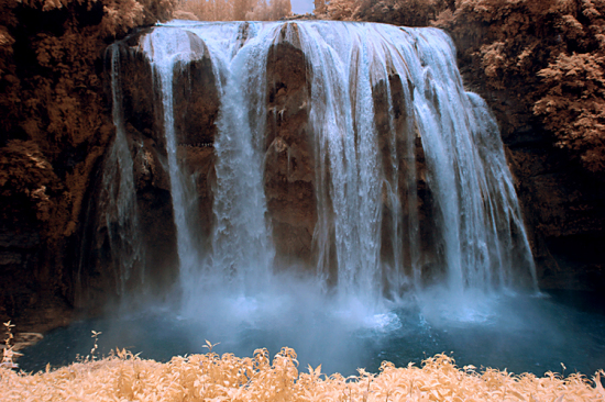 ��ɫ������Ӱ:�ƹ����ٲ�-���ϵ���