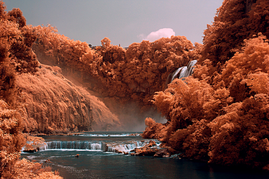 ��ɫ������Ӱ:�ƹ����ٲ�-���ϵ���