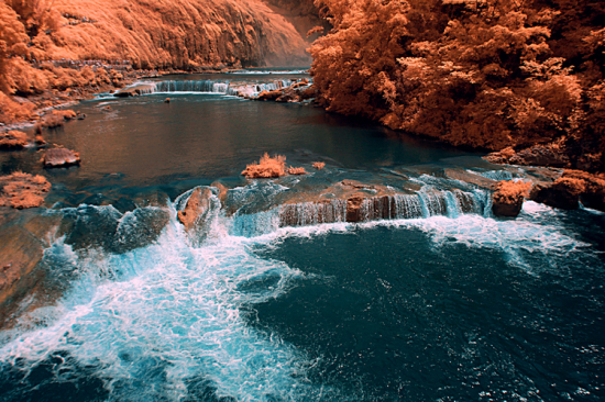 ��ɫ������Ӱ:�ƹ����ٲ�-���ϵ���