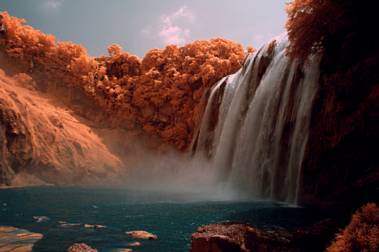 ��ɫ������Ӱ:�ƹ����ٲ�-���ϵ���