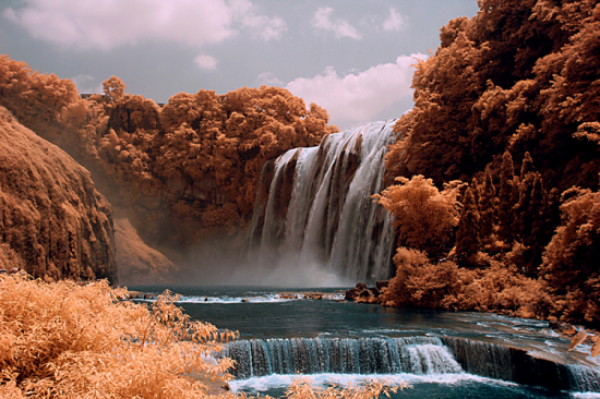 ��ɫ������Ӱ:�ƹ����ٲ�-���ϵ���