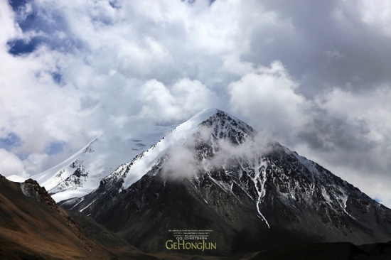 ����<span class=lxw>[ע: �����������ص�ͬ��� ���� ������λ���ຣʡ�������������ݾ��������������������ʡ�����������15610ƽ��ǧ�ס����˿�5���ˣ�2004�꣩��]</span>ѩɽ-��Ȼ�羰