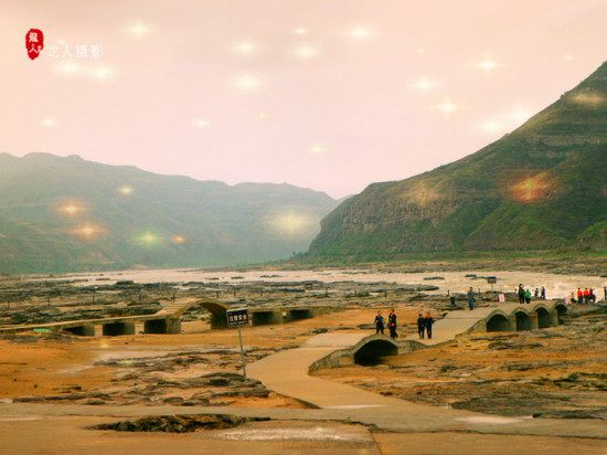 �ƺӺ����ٲ�<span class=lxw>[ע: �����ٲ�-�ƺӺ����ٲ�λ������ʡ���ؾ��ڣ�Ϊ����Ժ1988�깫���ĵڶ������Ҽ��ص�羰��ʤ�����ƺӴ���������������ԭ���ؽ���Ͽ���У�]</span>������-��Ȼ�羰