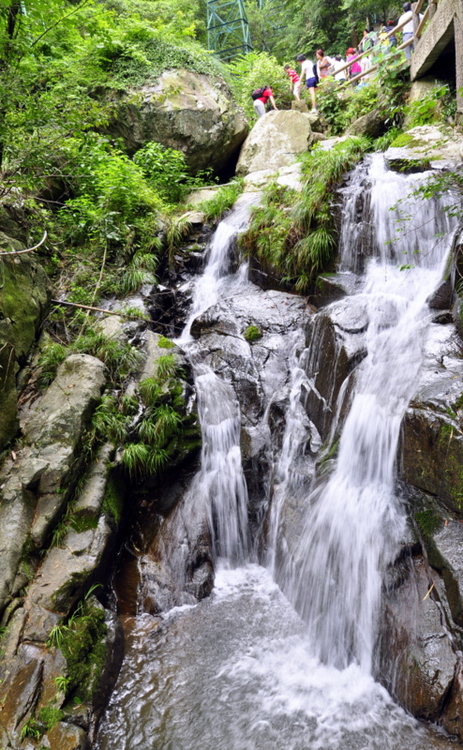 �㽭<span class=lxw>[ע: �㽭ʡ-�㽭ʡΪ�й���һ��ʡ���ش��й������غ��������������������ٶ������ϽӸ��������뽭�������������������Ϻ������ս�����]</span>����<span class=lxw>[ע: ���� �����1886ƽ�������˿ڣ�45������פ�أ��㽭���������ʱࣺ313000���ţ�0572�������꣺��γ30��53��-30��23�䣬]</span>�����ٲ�-��Ȼ�羰