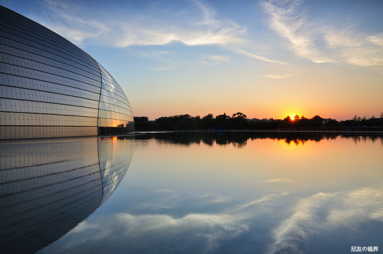 ��һ���Ĺ��Ҵ��Ժ<span class=lxw>[ע: ���Ҵ��Ժ-���Ҵ��Ժλ�ڱ������찲�Ź㳡���������������࣬�����������ϣ��ɹ��Ҵ��Ժ���彨�����ϱ������ˮ�³��ȡ�����ͣ�������˹������̵���ɣ�]</span>-������Ӱ