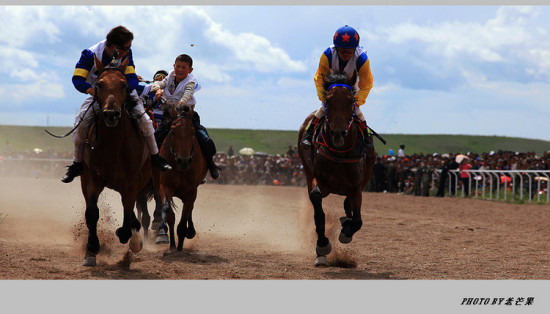 �����½�<span class=lxw>[ע: �½�ά���������-�½�ά���������������£�λ���й�����������166��ƽ�����ռ�й��������������֮һ�����й�������ʡ����������]</span>֮���ղ�ԭ<span class=lxw>[ע: ���ղ�ԭ�����´�ɽ����ɺ���ʪ�������������ͣ��ص��Ƕ������ģ�����������û�����Ե��ļ�֮�֡��ؿ�˹�Ӻ���ز�ԭ��ˮ��Դ�ḻ��ˮ�ݷ�ï�����ʷ��֡���ũ������]</span>-��������