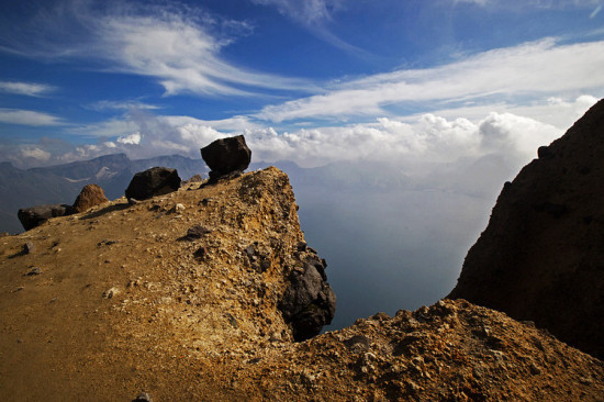 �۳���ɽ<span class=lxw>[ע: ��ɽ[����������]����ɽ[ɽ��]����ɽ[����]]</span>���<span class=lxw>[ע: ���ҹ�������ĸ�ɽ����������������س�֮Ϊ����ء�������ء����������ϡ����Ѩ���ļ�ơ��������й����Ĵ���ء�֮�Ƶ��½���ɽ��ء����ֳ���ɽ��ء��ຣ�ϴ���غ��Ĵ����������Ϊ������]</span>-��Ȼ�羰