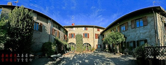 Ư���������<span class=lxw>[ע: �������Repubblica Italiana����ȫ������������͹���1861��3��17�գ��������������������λ��ŷ���ϲ���]</span>��������<span class=lxw>[ע: �������ġ���������Χ�ı�Ե��������λ�ڳ���������ũ��֮�䣬�ǳ�����ũ��Ľ�ϵش��������Ⱦ��г���������һЩ�ص㣬��ֲ��Ŵ��СС�ĳ��о���סլ������ҵ�����͸��ֹ�����ҵ�ȣ��־���ũ��������һЩ�ص㣬]</span>���-��Ȼ�羰