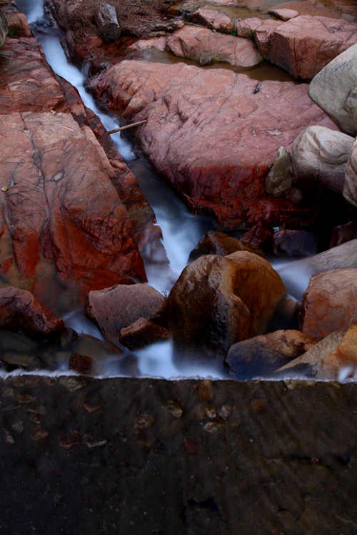 ̨ɽ<span class=lxw>[ע: ̨ɽ��-̨ɽ�� ���� ʯ��ɽ�����㶫ʡ������Ͻ�ء��������硣λ��ʡ���ϲ��غ����齭���������ϲ������3204ƽ������˿�92.7��]</span>���Ͽ�Ŷ�ɽ-��Ȼ�羰