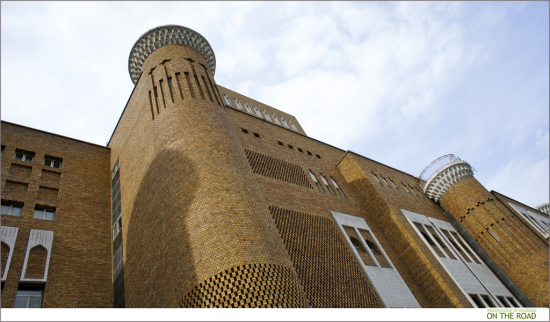 �����½�<span class=lxw>[ע: �½�ά���������-�½�ά���������������£�λ���й�����������166��ƽ�����ռ�й��������������֮һ�����й�������ʡ����������]</span>---��³ľ��<span class=lxw>[ע: ��³ľ�������½�ά����������׸�����ȫ�����Ρ����á��Ļ����Ƽ������ġ�λ���½�ά�����������������ɽ�жα�´��׼���������Ե��]</span>���������ˣ���ʳǣ��������ӣ��ɿ��к�-������Ӱ