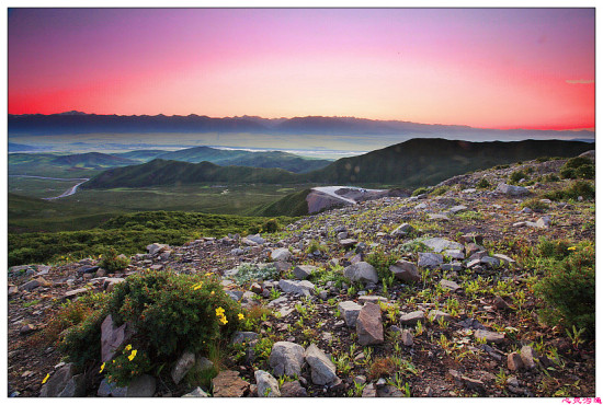 �ຣ<span class=lxw>[ע: �ຣʡ-�ຣʡ����࣬�ų���������ˮ��������Ǽ������ʮ����ʱ��ʼ���ຣ������ƴ��²����ɹ���ƿ��ŵ��������Ϊ��ɫ�ĺ���]</span>���ƻ�ɽ<span class=lxw>[ע: �����ڹ�������֮���Ļ�ɽ������������25���������������ΰ׳�۵���ǧ����ǰ��Խ����������ͼ�����������磻��������Ļ��⡢�����ͳɻ�����Ŀ��ż��ѣ�ֱ�������о����޽������Ϊǧ��֮�ա�]</span>ˮ-��������