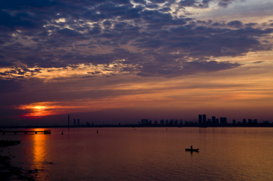 Ǯ�����ϵ��糿-������Ӱ