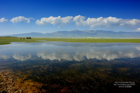 �ຣ��<span class=lxw>[ע: �ຣ������������׶������������ɫ�ĺ���֮�⡣ϵ������ɽ�Ĵ�ͨɽ������ɽ���ຣ��ɽ֮��Ķϲ������γɡ���λ���ຣʡ���������ຣ������ڣ����й�������½��������ˮ����]</span>С��-��������