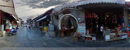 ����<span class=lxw>[ע: ���� ���������������������ķ��ʤ�ء����������ϡ�����Ժ�����������ӳ��ױ����֡������¡���ɽ�ţ�̤��ʯ����������Ⱥ�廷����ɽ���£�������������Ժ��]</span>����-��Ȼ�羰