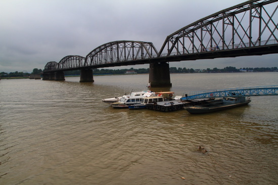 Ѽ�̽�����<span class=lxw>[ע: �ɿ�Ѽ�̽��ĵ���������������������1937��4�¶����˽�,1943��5�¿������г�������ȫ��940.8�ף������ҷ��ų�������.����,1990��10�¸����г������̶���Ѽ�̽��Ÿ���Ϊ���г������š���]</span>-������Ӱ