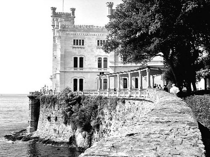 ������˹�ؾ�ɫ